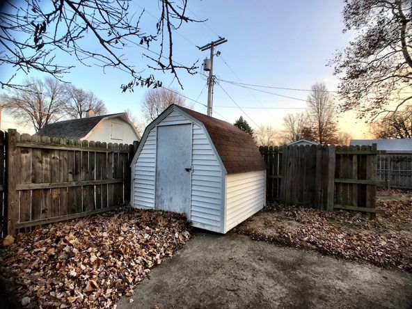 1722 N Jackson St, Litchfield, IL 62056